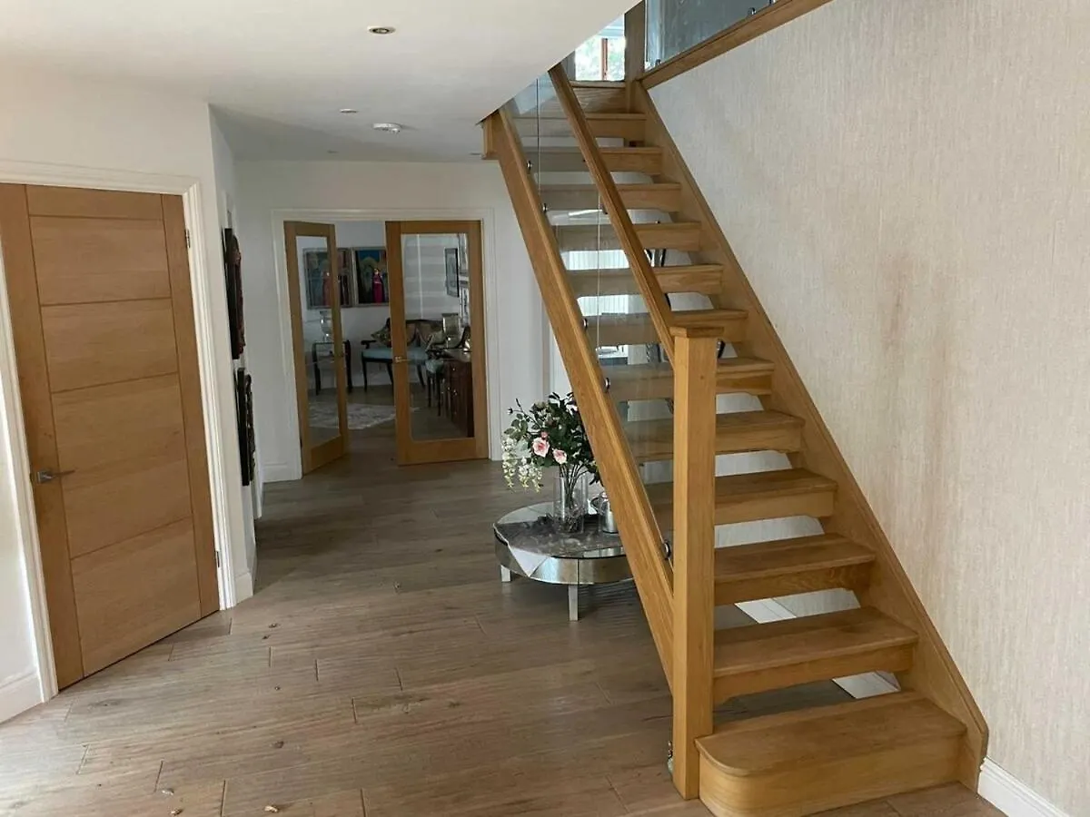 펜션 Spacious 7 Bedroom 5 Bathroom Mansion With Parking 카디프