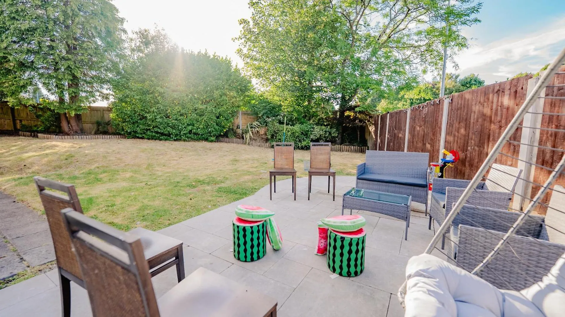 Spacious 7 Bedroom 5 Bathroom Mansion With Parking Cardiff 0*,