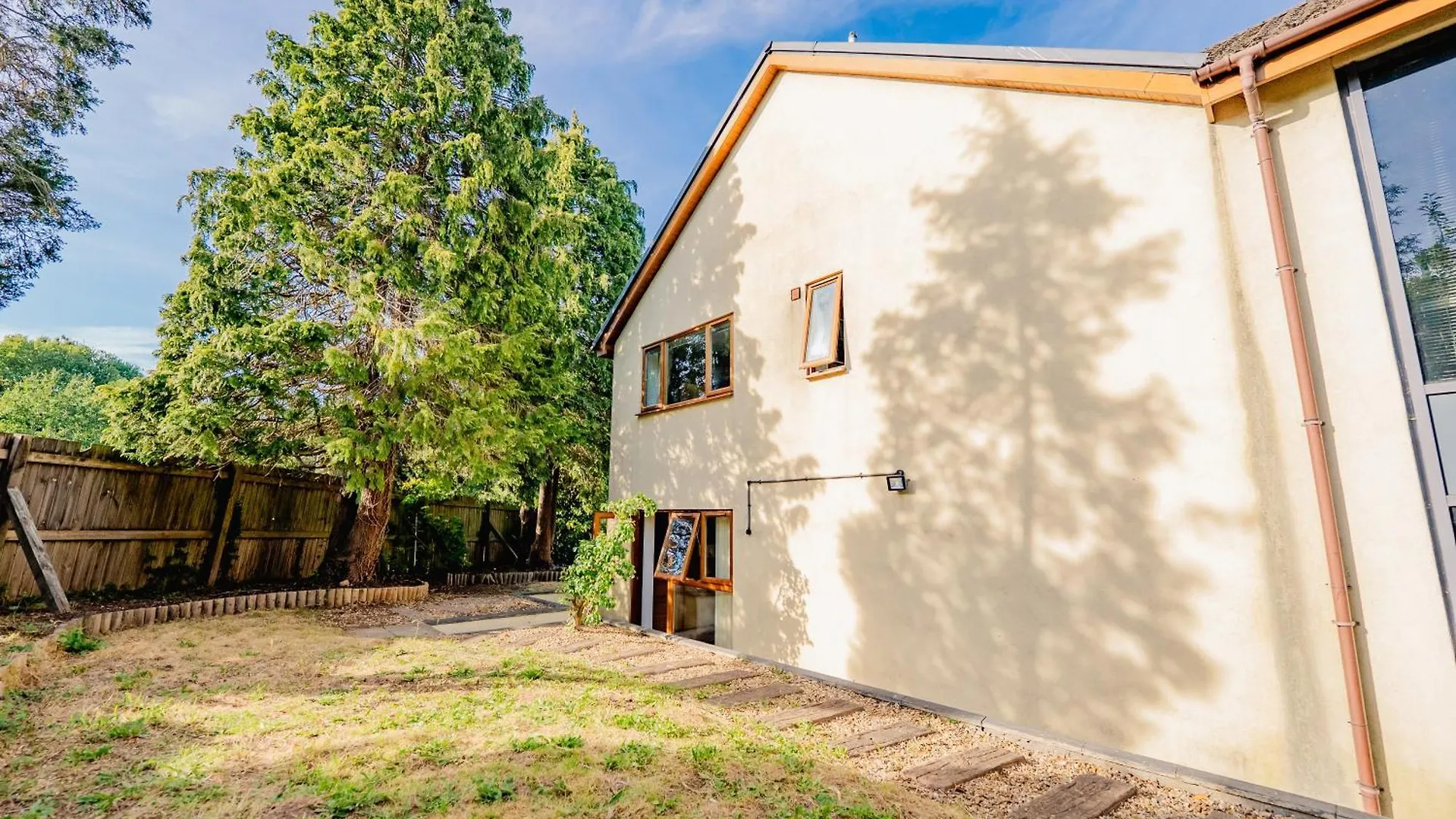 Spacious 7 Bedroom 5 Bathroom Mansion With Parking Cardiff